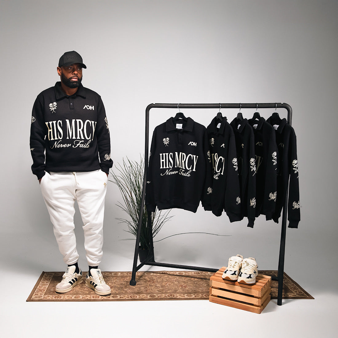 His MRCY Never Fails Collared Pullover-Black