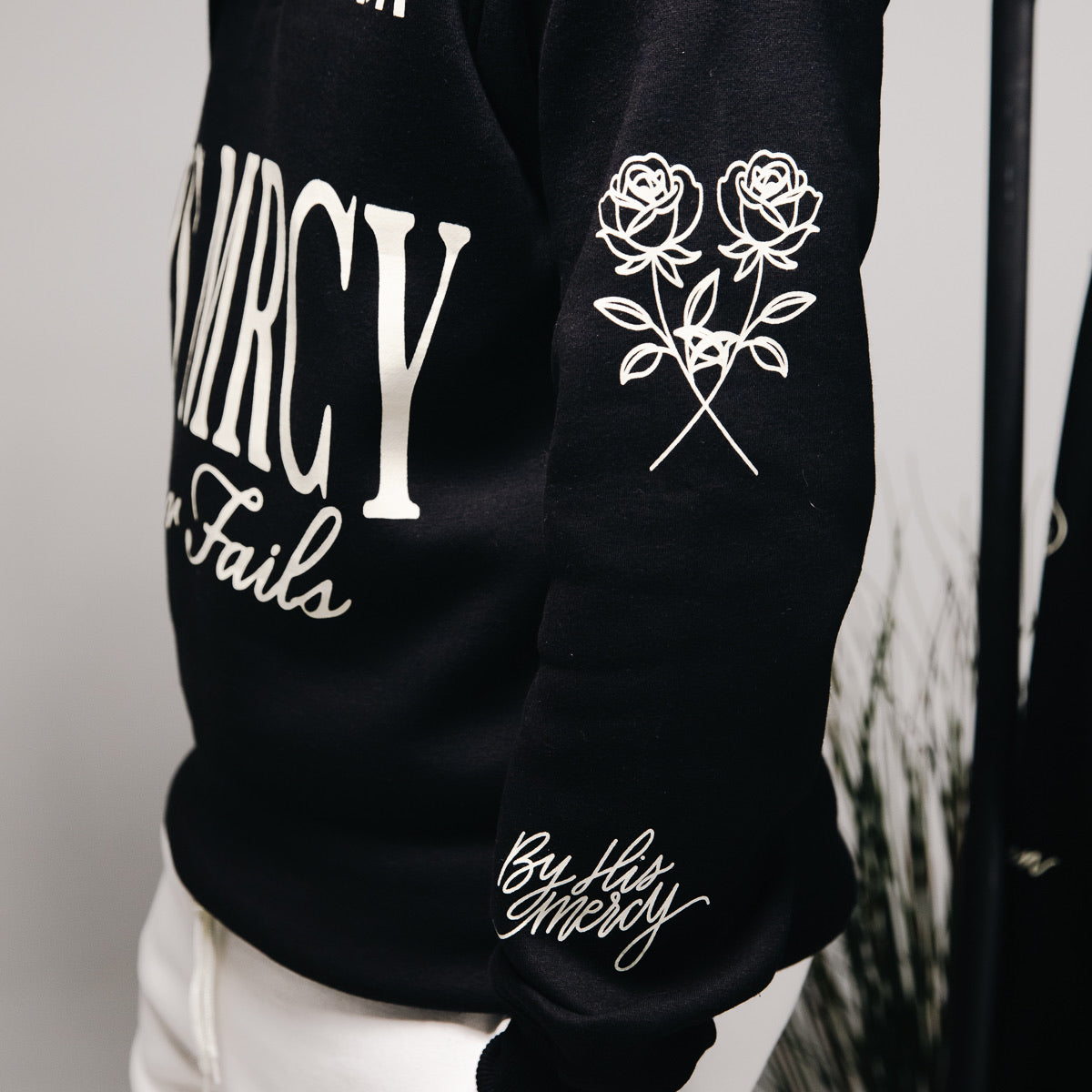 His MRCY Never Fails Collared Pullover-Black